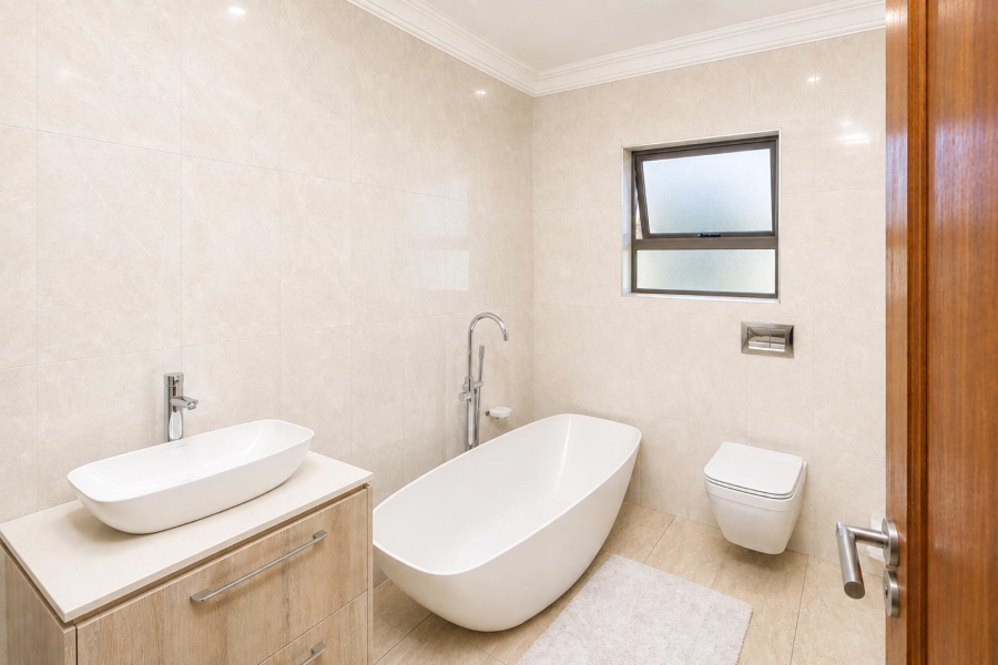 5 Bedroom Property for Sale in Xanadu Eco Park North West